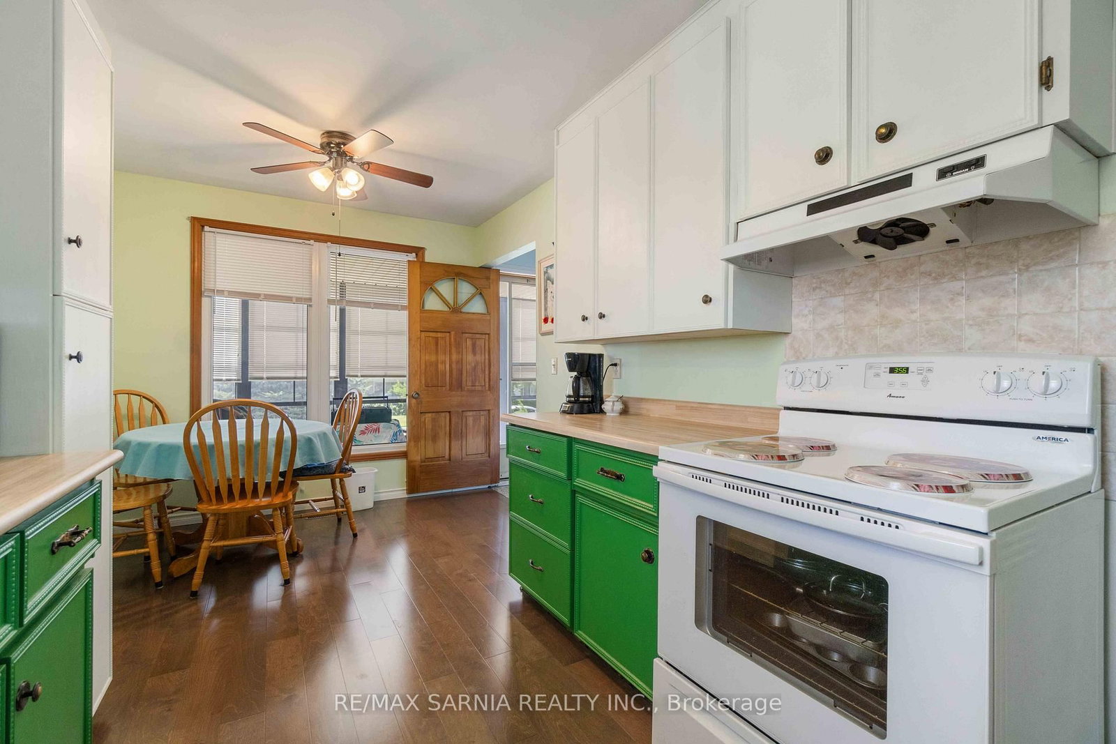 Listing Image 7
