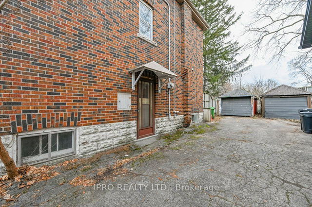 32 Newton Avenue
