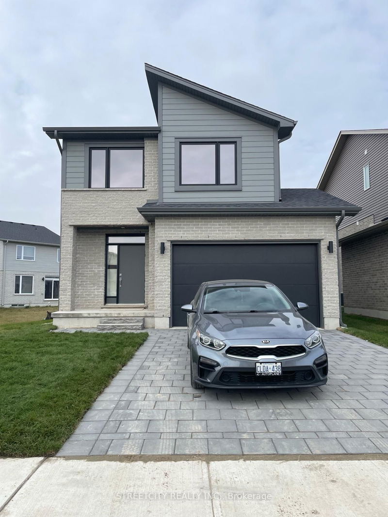 home for lease on 2298 Southport Crescent E