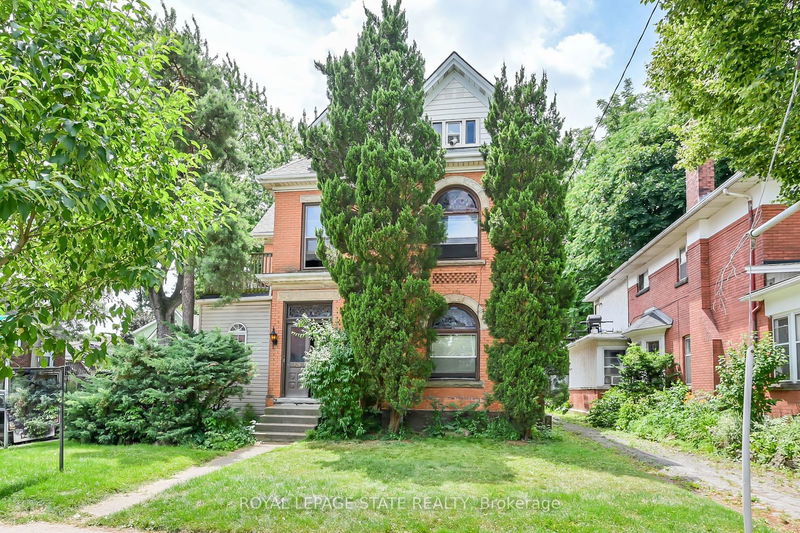 home for lease on 128 Maplewood Avenue