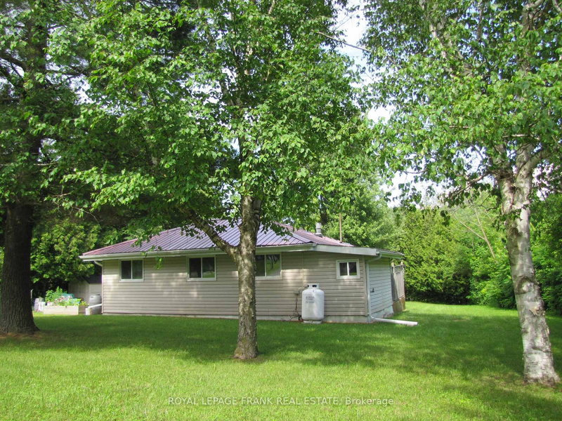 203 Crosby Dr, Kawartha Lakes, K0M 1A0 | Image 2