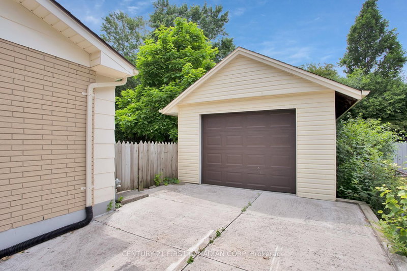 39 Southwood Cres, London South, N6J 1S8 | Image 3