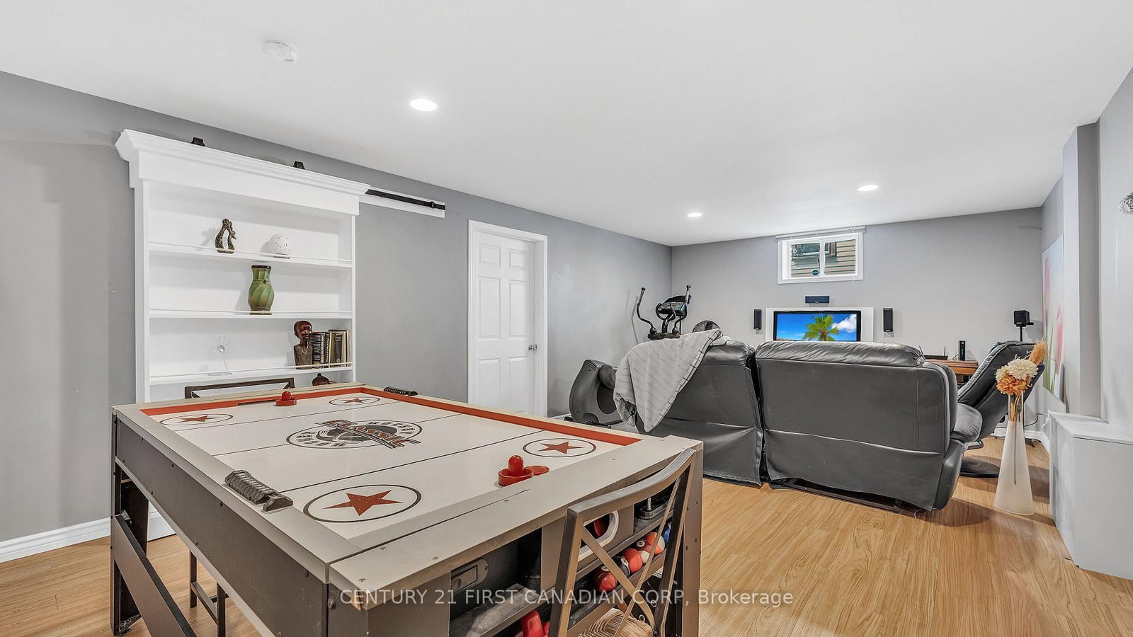 Listing Image 12