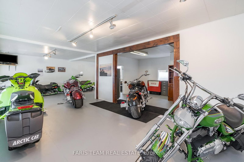 949 Raymond Rd, Muskoka Lakes, P0B 1M0 | Image 3