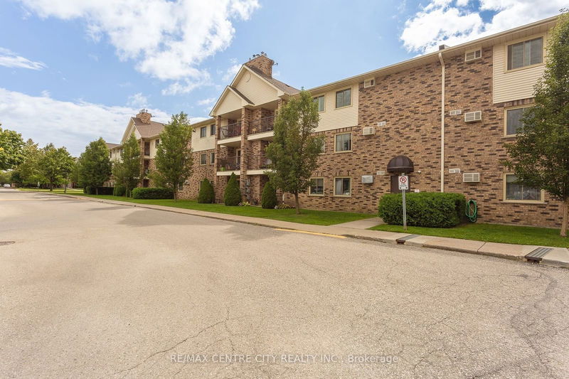 home for sale on 212-440 WELLINGTON Street