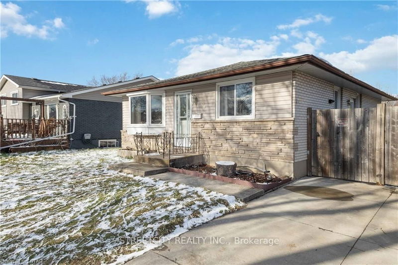 home for lease on 95 Kinburn Crescent