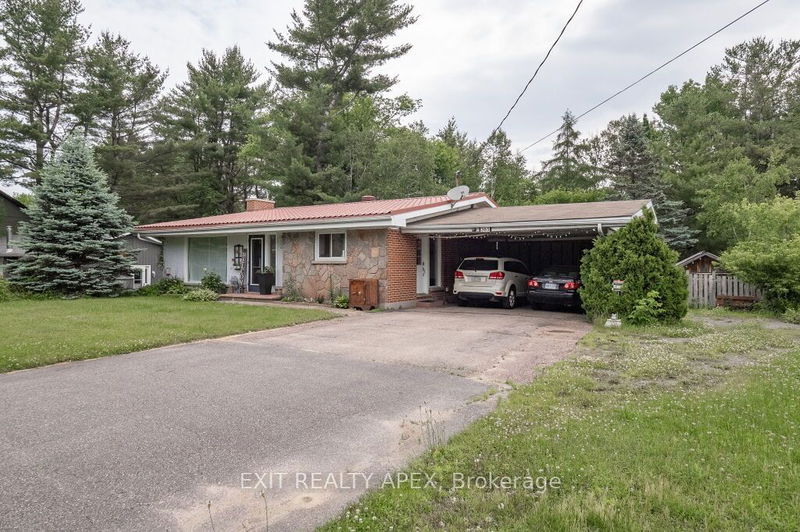 home for sale on 365 Wellington Street N