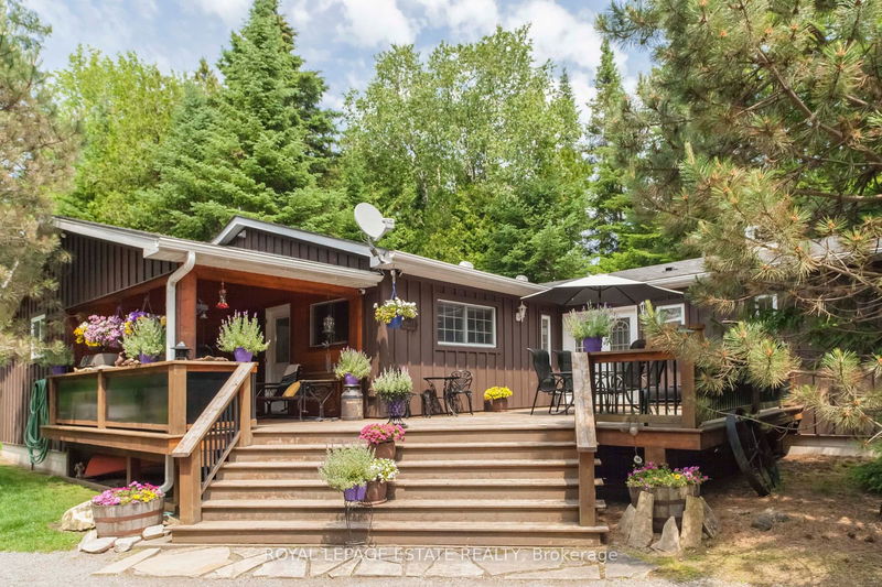 home for sale on 711 Oxford Crescent