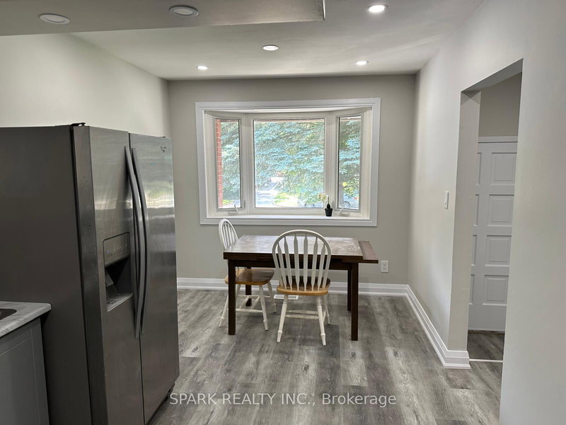 7 Cardill Cres, Waterloo, N2L 3Y7 | Image 2