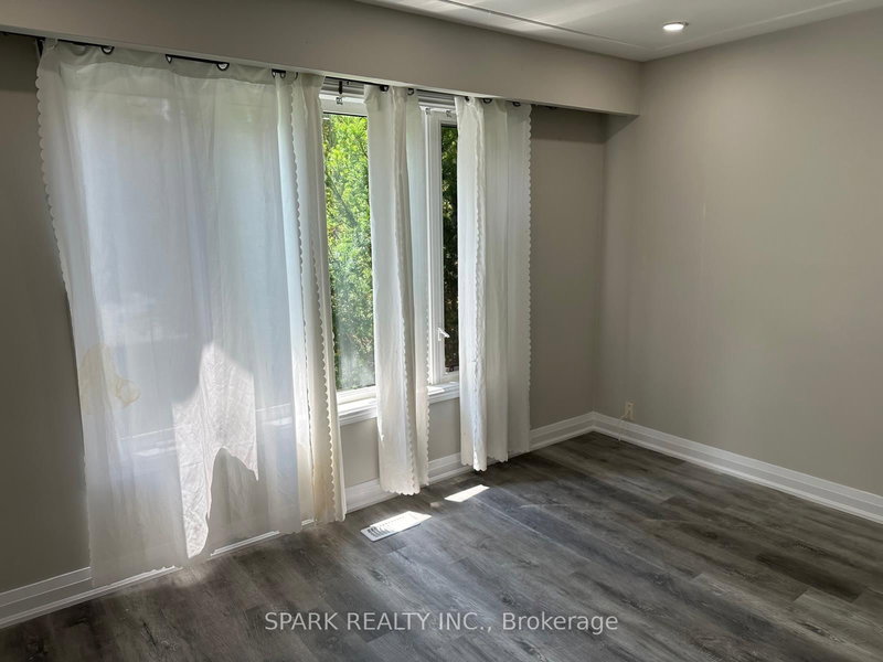 7 Cardill Cres, Waterloo, N2L 3Y7 | Image 3