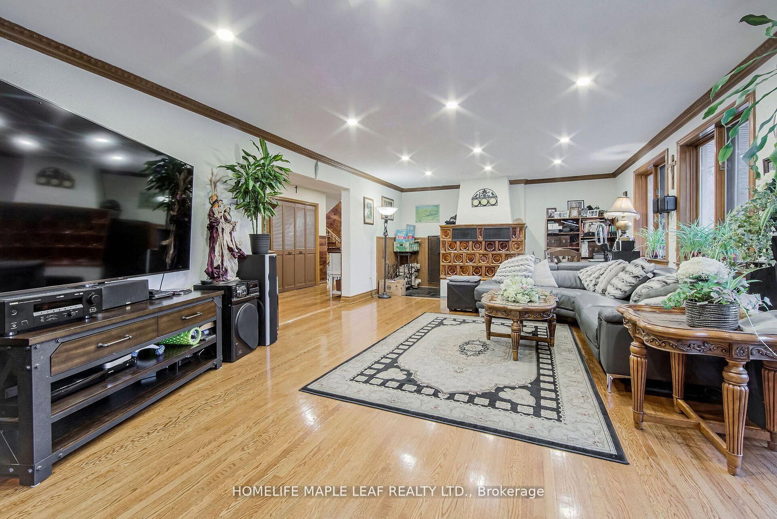 Listing Image 7