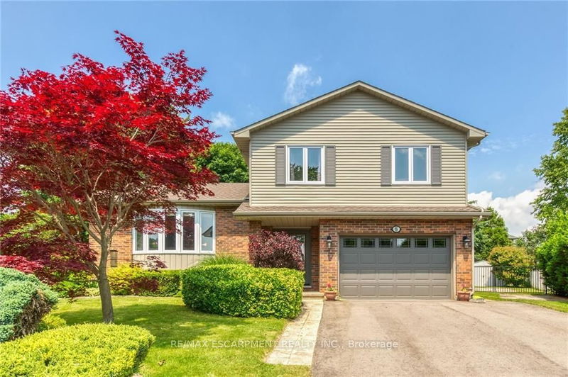 home for sale on 8 Hampton Court