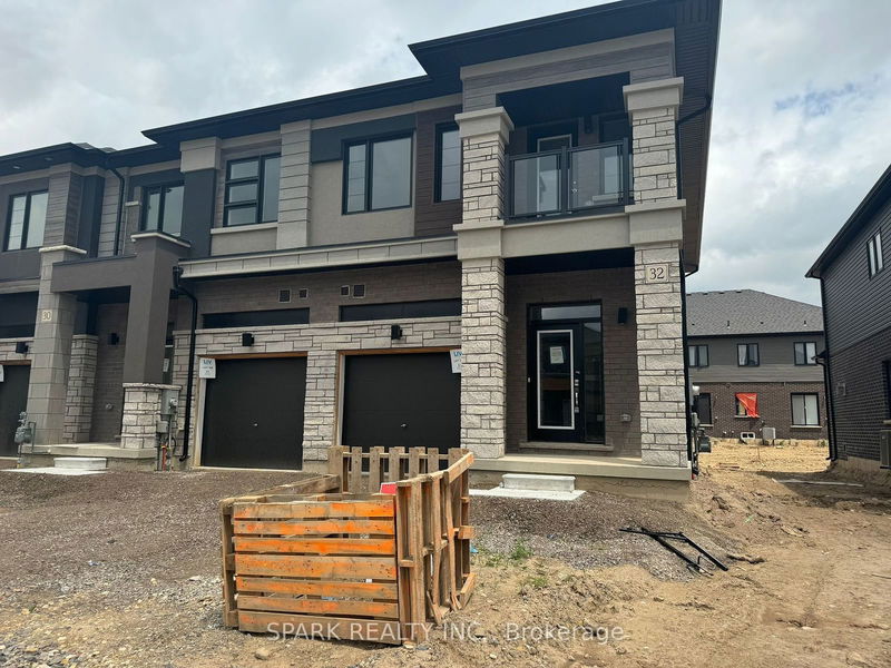 home for lease on 32 Dennis Avenue E