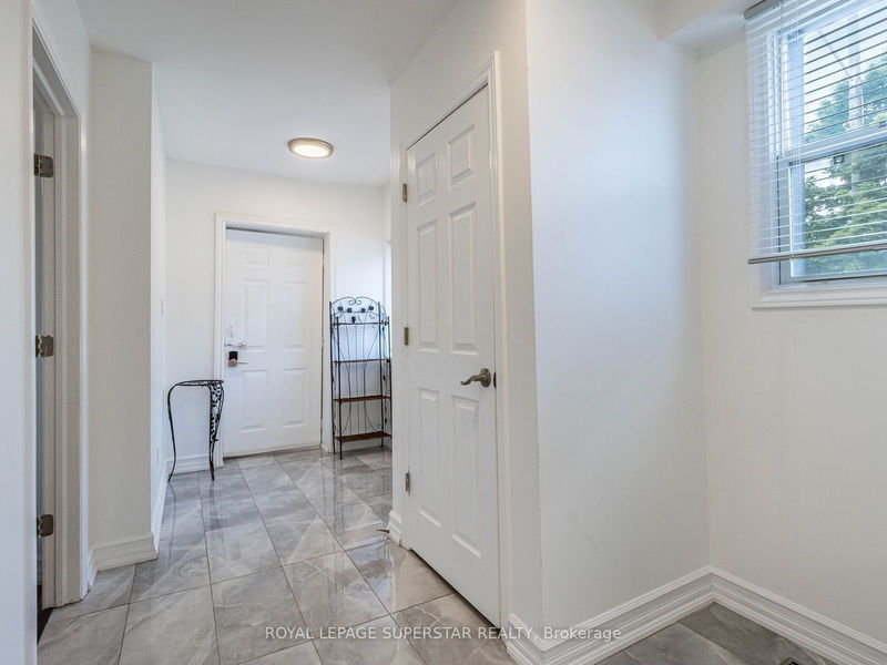 195 Tragina Ave N Hamilton, L8H 5C7 | Image 20