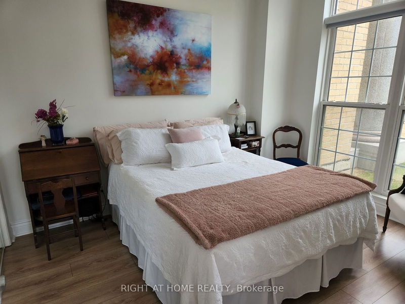 home for lease on 101-135 James Street S