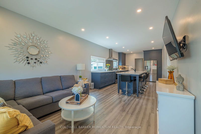 home for sale on 23 Metcalfe Street E