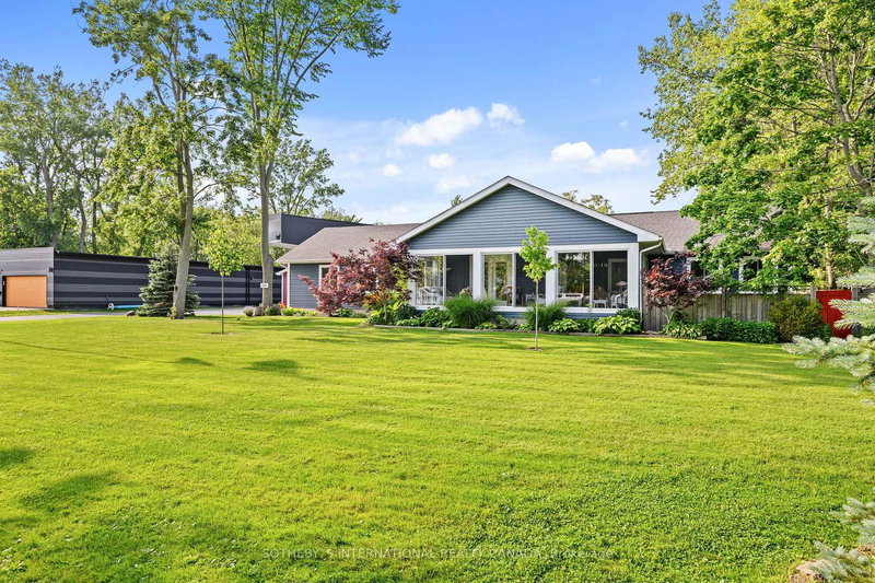 880 Edgemere Rd, Fort Erie, L2A 1A8 | Image 2