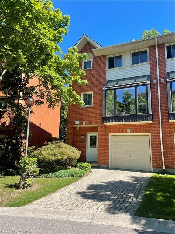 home for lease on 22-683 Windermere Road