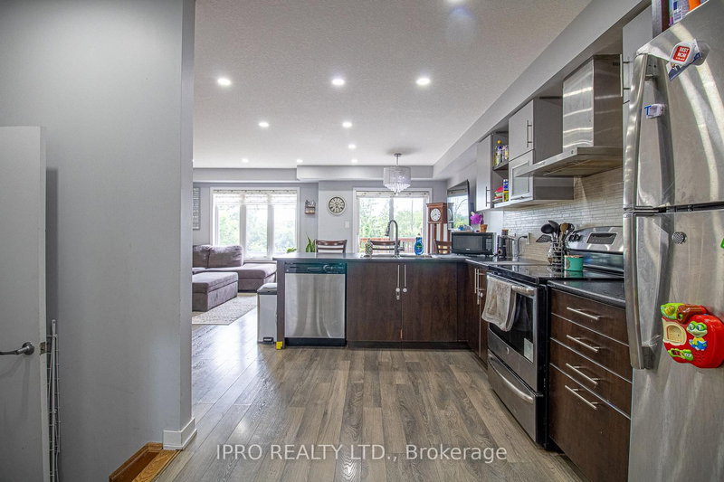 144 Crafter Cres, Hamilton, L8J 2V5 | Image 3