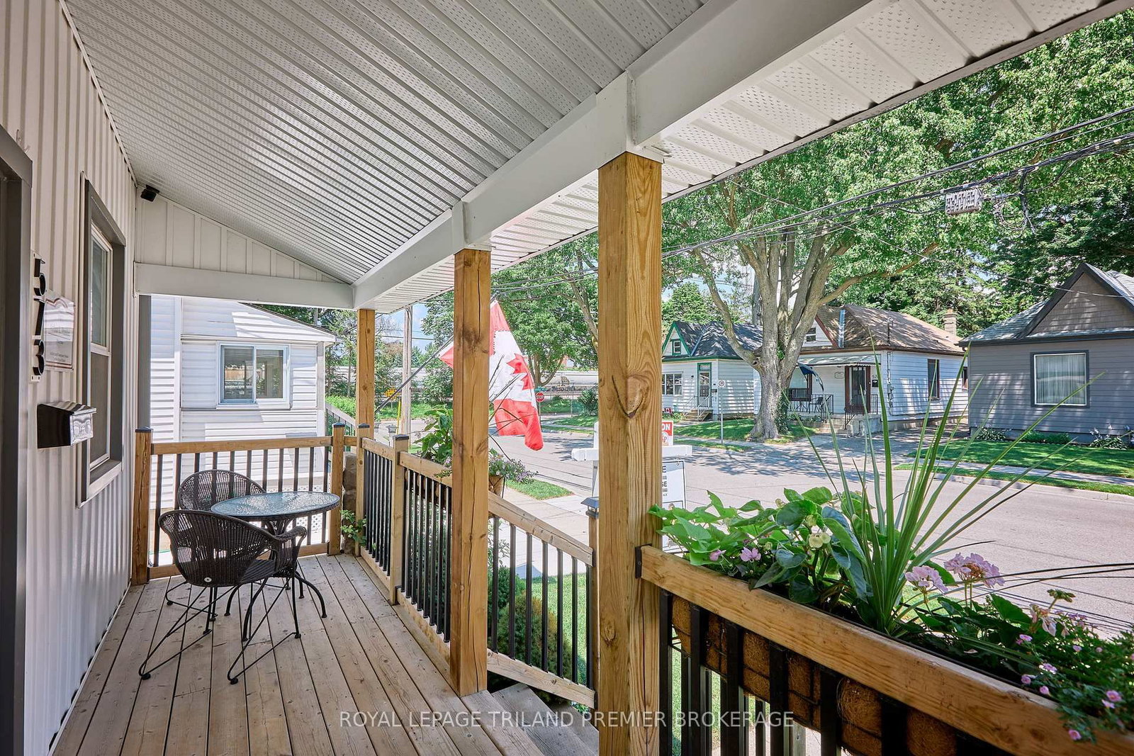 Listing Image 4