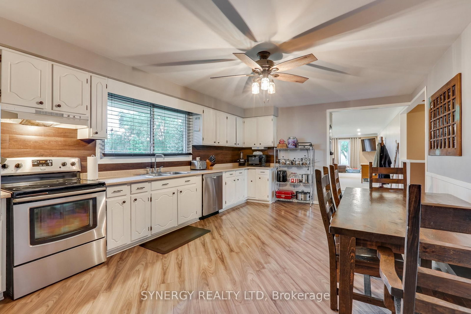 Listing Image 11
