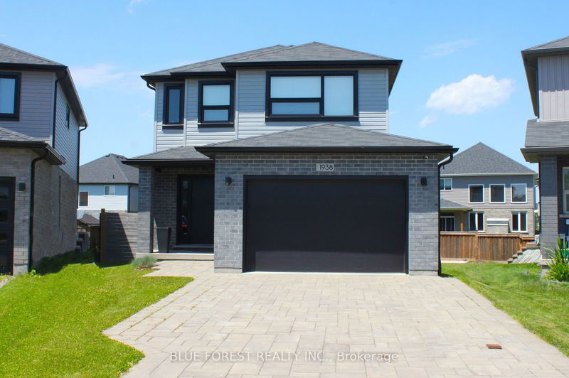 home for sale on 1938 Foxridge Crescent
