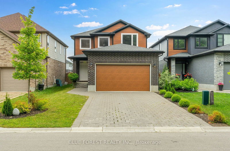 home for sale on 418 Sophia Crescent