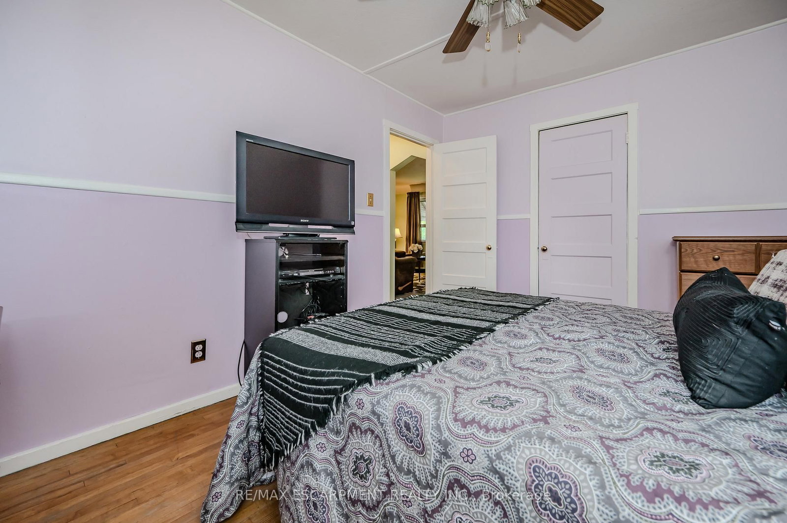 Listing Image 16