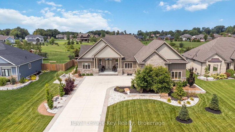 4043 Van Bree Dr, Plympton-Wyoming, N0N 1J6 | Image 2