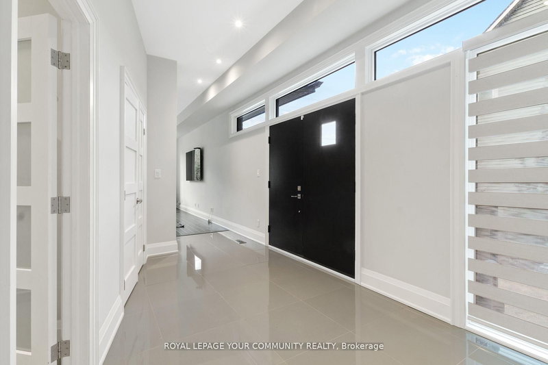 125 Craigmore Cres, Blue Mountains, L9Y 0N6 | Image 2