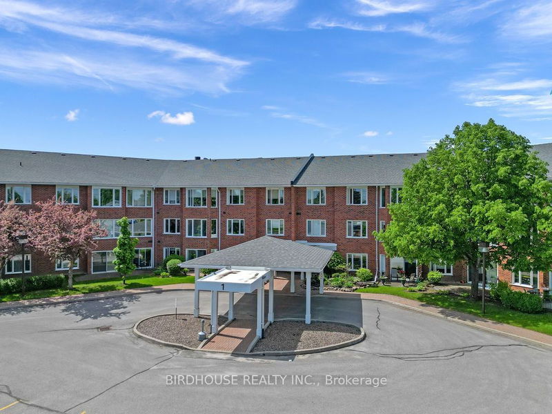  305 - 1 Heritage Way  Kawartha Lakes, K9V 5P9 | Image 2