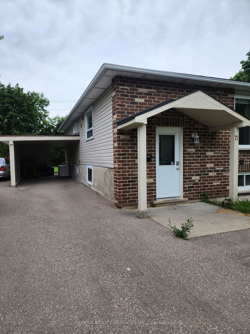 home for lease on Upper-71 Helene Crescent