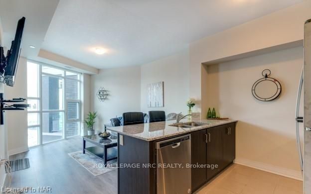 207 - 10 CONCORD Pl, Grimsby, L3M 0G6 | Image 2