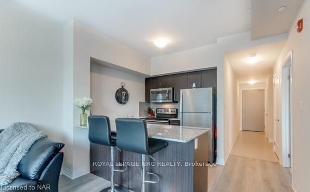 207 - 10 CONCORD Pl, Grimsby, L3M 0G6 | Image 3