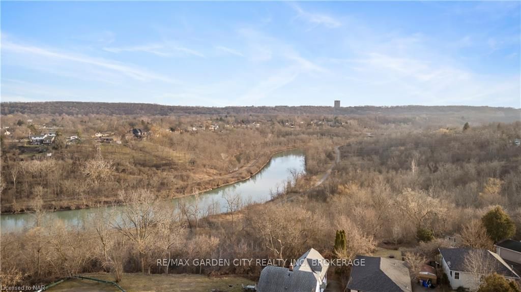 Detached House sold at 36 HILLVIEW Road, St. Catharines, 458 - Western Hill, L2S 1S6 - MLS: X8493142
