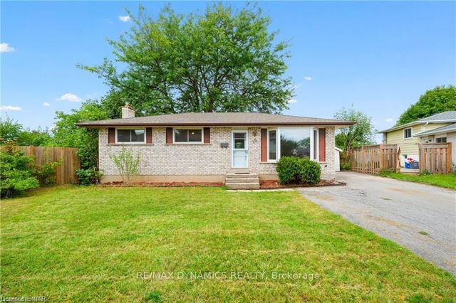 15 ROXBOROUGH Court