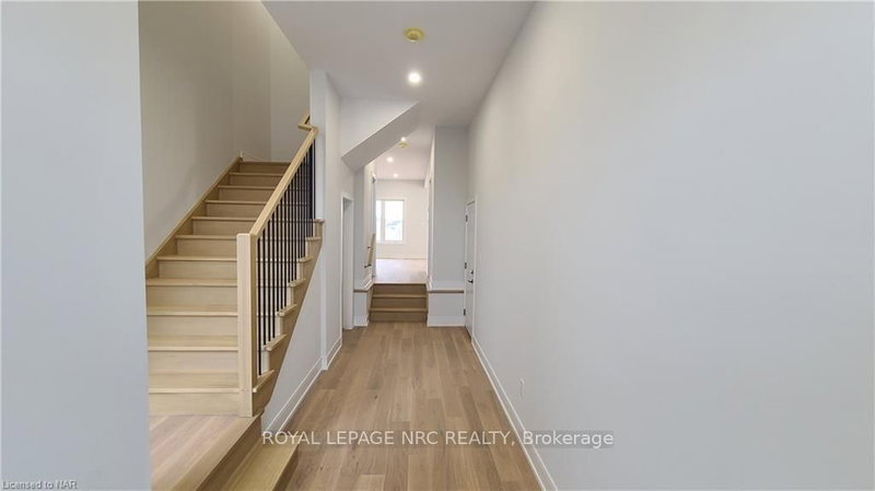 Main - 7384 SPLENDOUR Dr, Niagara Falls, L2H 3V8 | Image 2