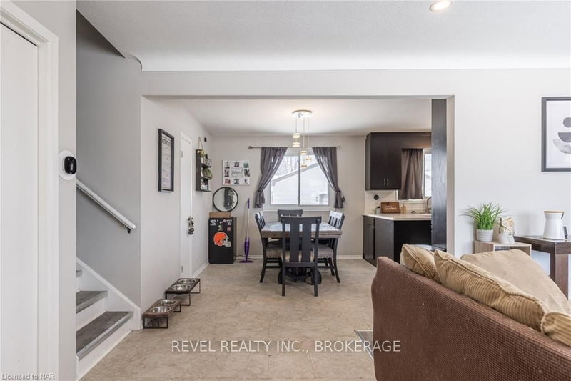 Upper - 93 WELLINGTON St, Welland, L3B 1B2 | Image 2