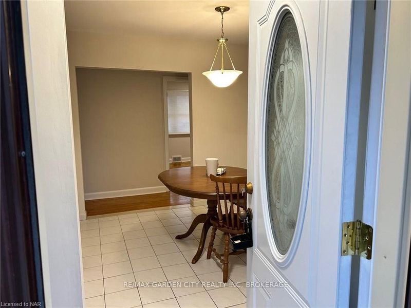 MAIN FLOOR - 5905 VALLEY Way, Niagara Falls, L2E 1X9 | Image 2