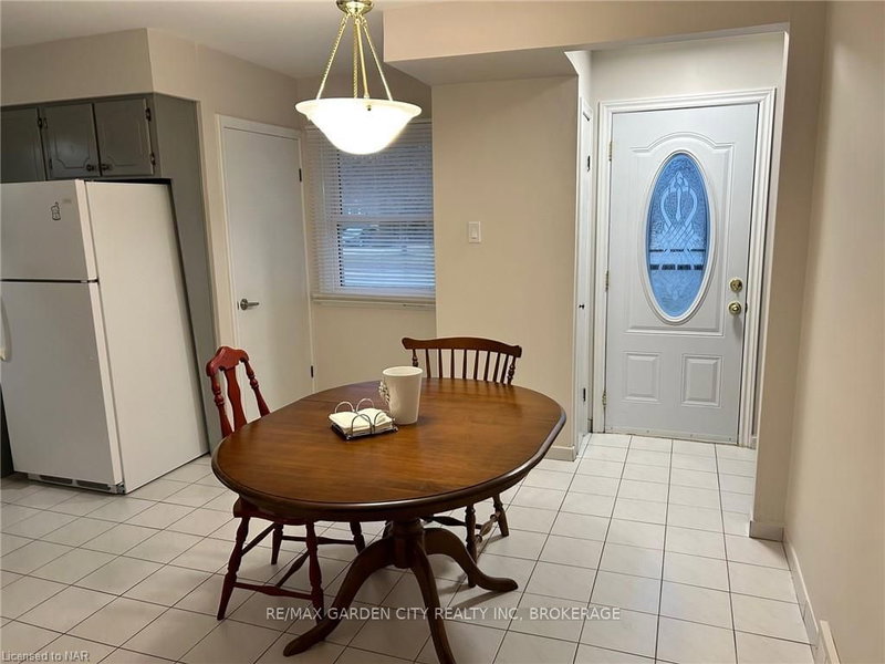 MAIN FLOOR - 5905 VALLEY Way, Niagara Falls, L2E 1X9 | Image 3