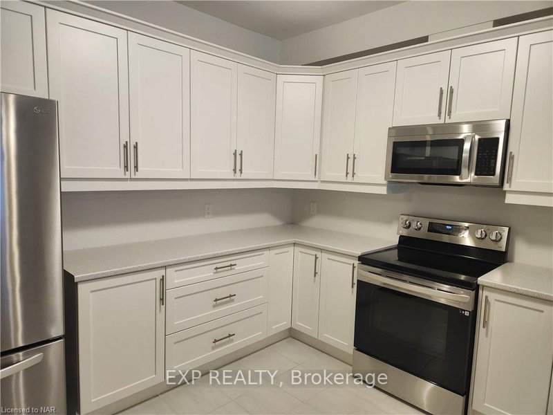 427 WILLIAMS Cres, Fort Erie, L2A 4P6 | Image 2