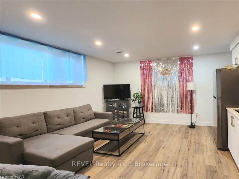 212 - 4263 FOURTH Ave, Niagara Falls, L7E 4N2 | Image 3