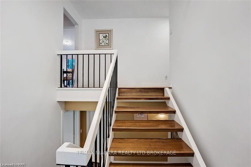 50 MELROSE Dr, Niagara-on-the-Lake, L0S 1J0 | Image 3