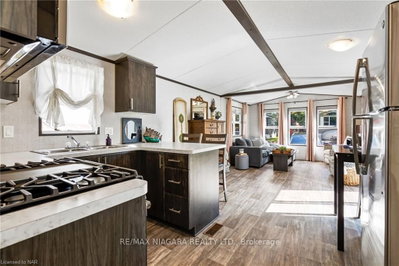 8845 LUNDY'S Lane