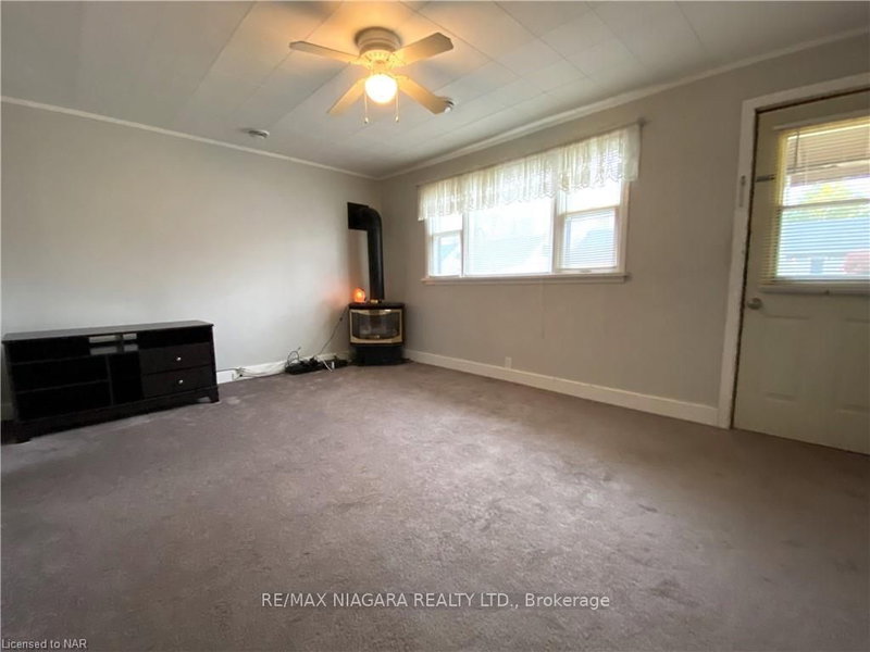 35 MARY St, Fort Erie, L2A 4A4 | Image 3