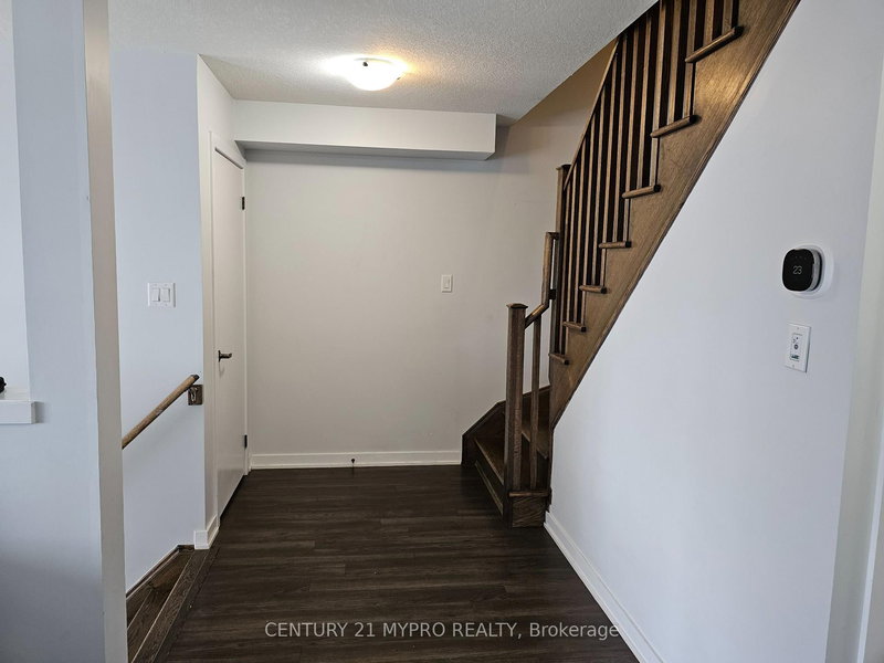 26 Crafter Cres, Hamilton, L8J 0H6 | Image 3