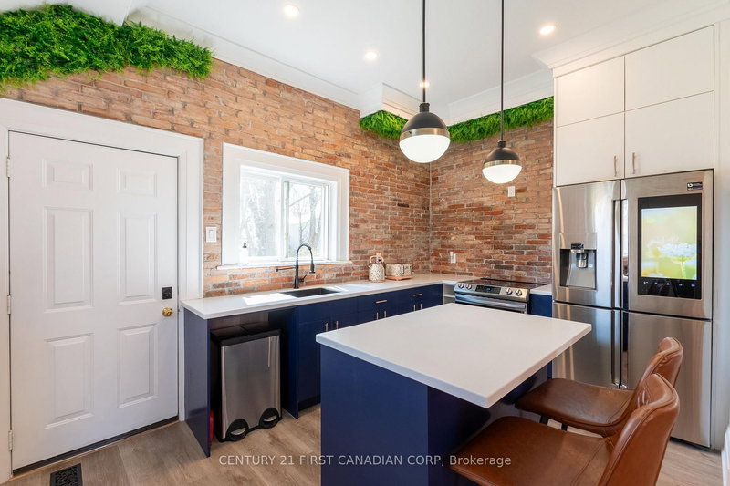 8 Omemee St, St. Thomas, N5P 1V9 | Image 3
