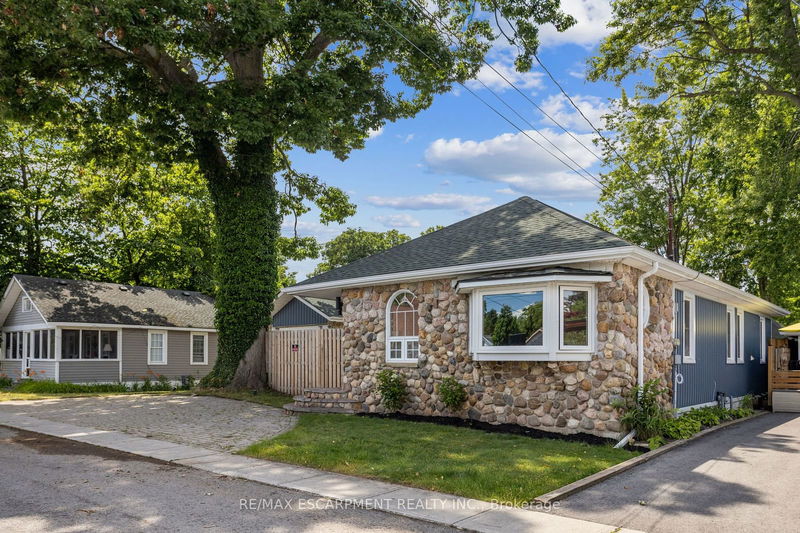 381 Maplewood Ave  Fort Erie, L0S 1B0 | Image 1