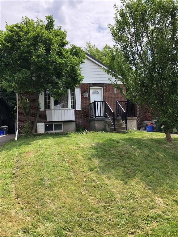 home for lease on 122 Bond Street N