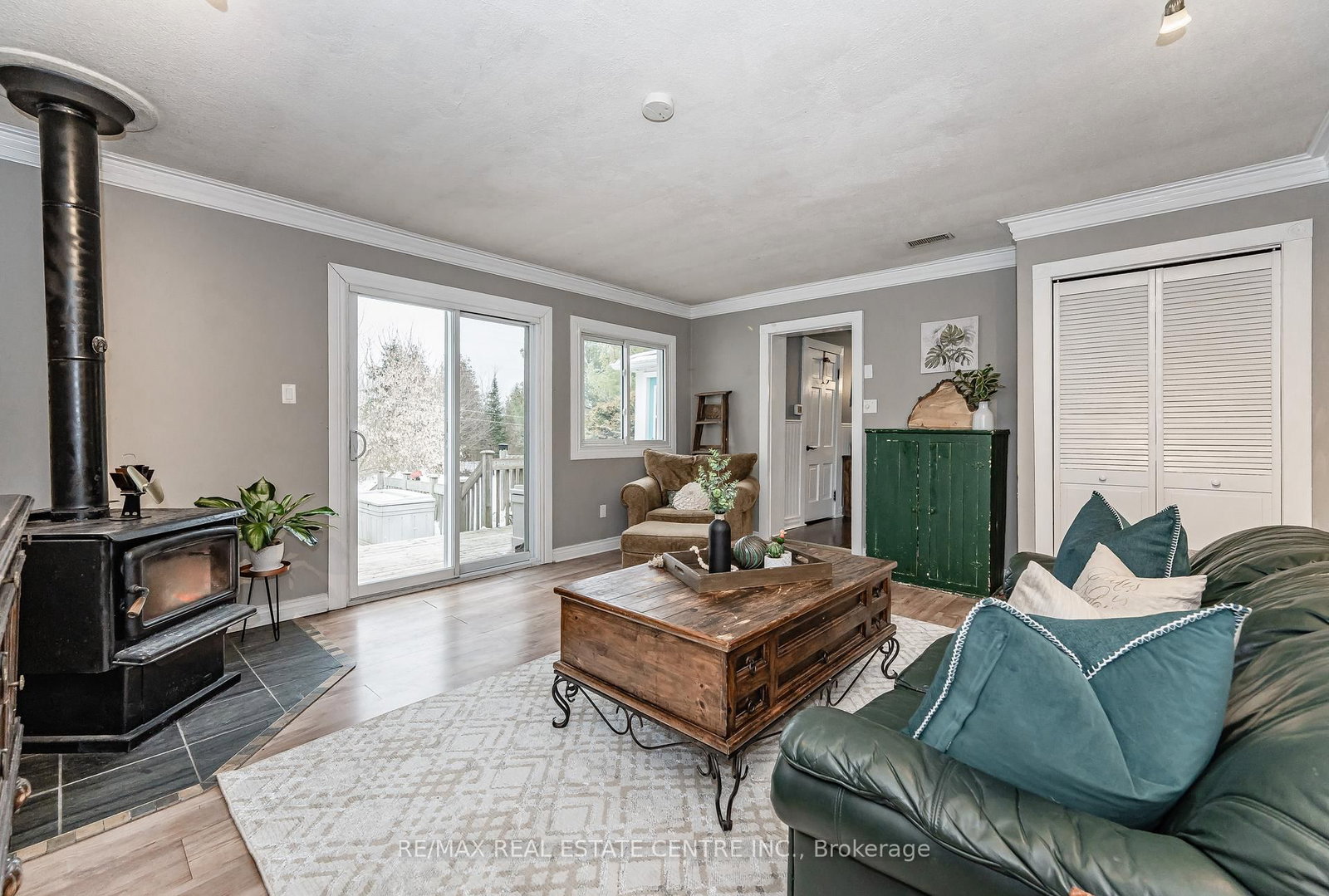 Listing Image 10